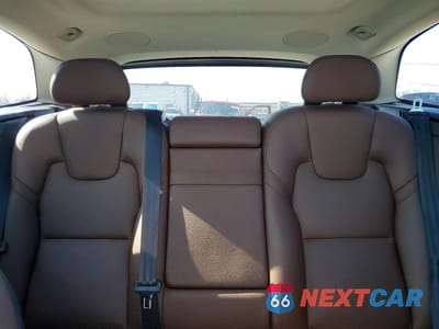 Zdjęcie 10 z 14 samochodu: 2019 VOLVO XC60 T5 VIN:LYV102RK1KB322589 - miniatura