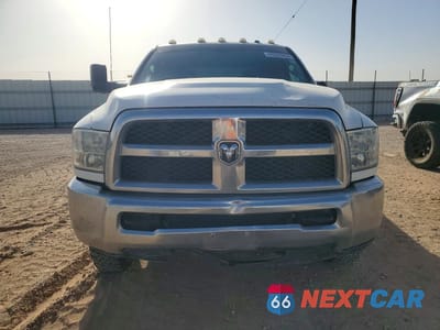 Piąte zdjęcie samochodu w środku: 2014 RAM 3500 ST VIN:3C63RRGL8EG275360 - miniatura