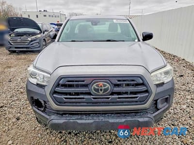 Piąte zdjęcie samochodu w środku: 2018 TOYOTA TACOMA SR VIN:5TFRX5GN8JX127461 - miniatura
