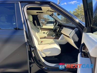 Piąte zdjęcie samochodu w środku: 2023 LAND ROVER RANGE ROVER SE VIN:SALKP9FU8PA047633 - miniatura