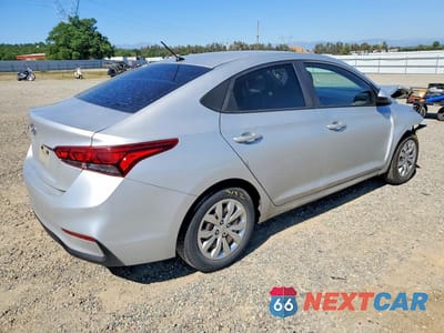 Trzecie zdjęcie samochodu z tyłu: 2018 HYUNDAI ACCENT SE VIN:3KPC24A30JE012939 - miniatura