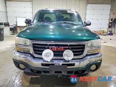 Piąte zdjęcie samochodu w środku: 2004 GMC NEW SIERRA K1500 VIN:2GTEK19TX41378971 - miniatura