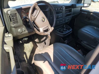 Zdjęcie 8 z 13 samochodu: 2023 CHEVROLET EXPRESS 2500 CARGO UTILITY / SERVICE VAN VIN:1GCWGBFP2P1208181 - miniatura