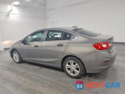 Drugie zdjęcie samochodu z przodu: 2017 CHEVROLET CRUZE LT VIN:1G1BE5SM9H7130135 - miniatura