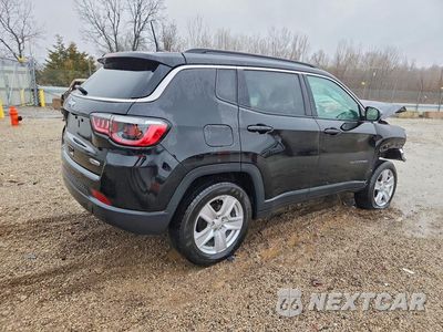 Trzecie zdjęcie samochodu z tyłu: 2022 JEEP COMPASS LATITUDE VIN:3C4NJDBB8NT233577 - miniatura