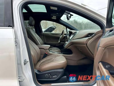 Zdjęcie 9 z 10 samochodu: 2017 LINCOLN MKC RESERVE VIN:5LMCJ3D91HUL46513 - miniatura