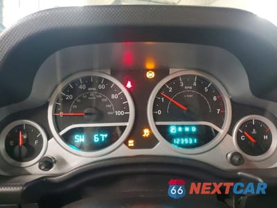 Zdjęcie 9 z 13 samochodu: 2010 JEEP WRANGLER UNLIMITED SAHARA VIN:1J4BA5H12AL122496 - miniatura