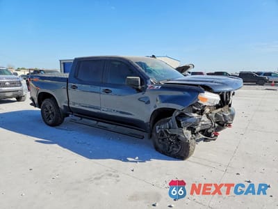 Czwarte zdjęcie samochodu z boku: 2021 CHEVROLET SILVERADO K1500 TRAIL BOSS CUSTOM VIN:1GCPYCEF4MZ302835 - miniatura