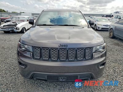 Piąte zdjęcie samochodu w środku: 2021 JEEP GRAND CHEROKEE LAREDO VIN:1C4RJEAG8MC517354 - miniatura