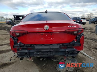 Zdjęcie 6 z 11 samochodu: 2017 ALFA ROMEO GIULIA VIN:ZARFAEBN2H7542433 - miniatura