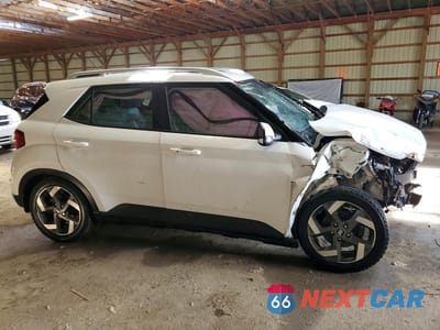Czwarte zdjęcie samochodu z boku: 2023 HYUNDAI VENUE SEL VIN:KMHRC8A38PU247352 - miniatura