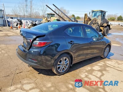 Trzecie zdjęcie samochodu z tyłu: 2018 TOYOTA YARIS IA BASE VIN:3MYDLBYV7JY319568 - miniatura