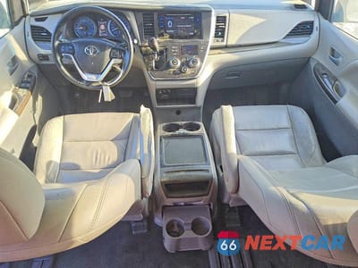 Zdjęcie 8 z 13 samochodu: 2016 TOYOTA SIENNA XLE 8-PASSENGER VIN:5TDYK3DCXGS712896 - miniatura