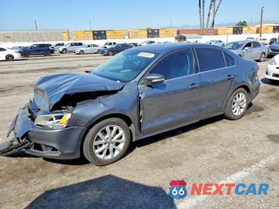 2014 VOLKSWAGEN JETTA 3VWD17AJ7EM425232 - główne zdjęcie licytacji z USA - miniatura