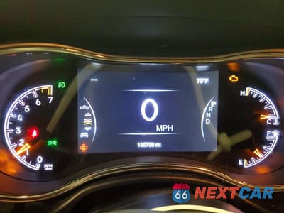 Zdjęcie 9 z 13 samochodu: 2018 JEEP GRAND CHEROKEE LAREDO VIN:1C4RJFAG0JC257825 - miniatura
