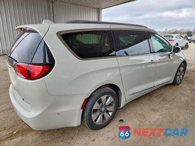 Trzecie zdjęcie samochodu z tyłu: 2017 CHRYSLER PACIFICA EHYBRID PLATINUM VIN:2C4RC1N70HR710933 - miniatura