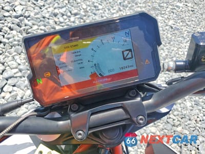 Zdjęcie 7 z 10 samochodu: 2019 KTM 390 DUKE VIN:MD2JPJ402KC223314 - miniatura