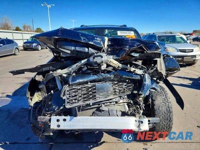 Piąte zdjęcie samochodu w środku: 2020 TOYOTA 4RUNNER SR5 PREMIUM VIN:JTEBU5JR6L5778815 - miniatura