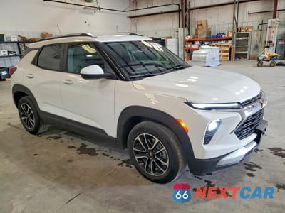 Czwarte zdjęcie samochodu z boku: 2025 CHEVROLET TRAILBLAZER LT VIN:KL79MPSL2SB144035 - miniatura