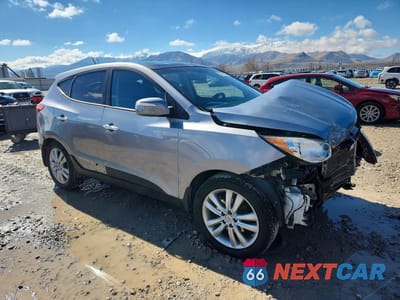 Czwarte zdjęcie samochodu z boku: 2013 HYUNDAI TUCSON LIMITED VIN:KM8JUCAC0DU623695 - miniatura