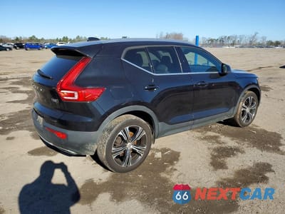 Trzecie zdjęcie samochodu z tyłu: 2020 VOLVO XC40 T5 INSCRIPTION VIN:YV4162UL3L2179255 - miniatura
