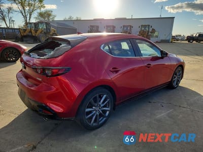 Trzecie zdjęcie samochodu z tyłu: 2019 MAZDA 3 PREFERRED VIN:JM1BPAMMXK1136821 - miniatura