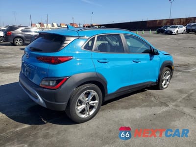 Trzecie zdjęcie samochodu z tyłu: 2023 HYUNDAI KONA SEL VIN:KM8K3CAB7PU967222 - miniatura