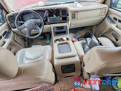 Zdjęcie 8 z 13 samochodu: 2003 CHEVROLET SUBURBAN K1500 VIN:1GNFK16Z33J159598 - miniatura