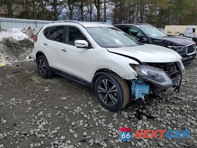 Czwarte zdjęcie samochodu z boku: 2019 NISSAN ROGUE SV VIN:5N1AT2MV8KC830736 - miniatura