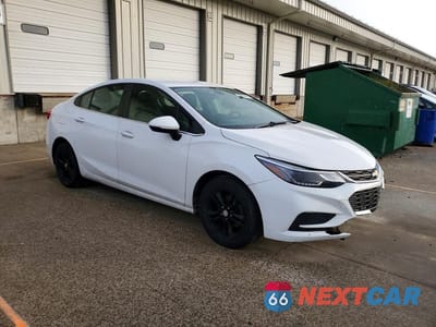 Czwarte zdjęcie samochodu z boku: 2017 CHEVROLET CRUZE LT VIN:1G1BE5SM6H7241211 - miniatura