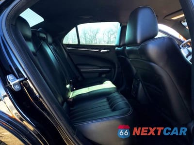 Zdjęcie 10 z 13 samochodu: 2019 CHRYSLER 300 S VIN:2C3CCABG9KH538851 - miniatura