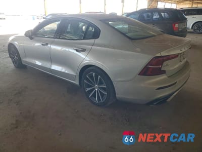 Drugie zdjęcie samochodu z przodu: 2021 VOLVO S60 T5 R-DESIGN VIN:7JR102FZ0MG123026 - miniatura