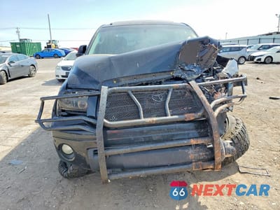 Piąte zdjęcie samochodu w środku: 2011 TOYOTA TUNDRA LIMITED VIN:5TFHW5F10BX199995 - miniatura