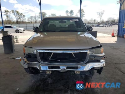Piąte zdjęcie samochodu w środku: 2004 GMC NEW SIERRA C1500 VIN:2GTEC19T341151862 - miniatura