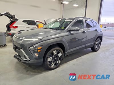 2025 HYUNDAI KONA SEL KM8HBCAB5SU328763 - główne zdjęcie licytacji z USA - miniatura