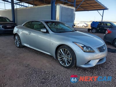 Czwarte zdjęcie samochodu z boku: 2015 INFINITI Q60 CONVERTIBLE BASE VIN:JN1CV6FE6FM811200 - miniatura