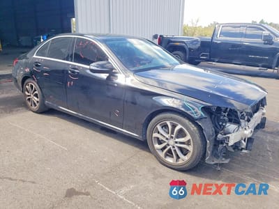 Czwarte zdjęcie samochodu z boku: 2017 MERCEDES-BENZ C 300 VIN:55SWF4JB9HU197455 - miniatura