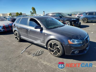 Czwarte zdjęcie samochodu z boku: 2013 AUDI A3 PREMIUM PLUS VIN:WAUKEAFM4DA018198 - miniatura