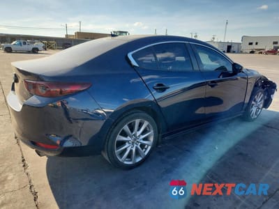 Trzecie zdjęcie samochodu z tyłu: 2019 MAZDA 3 PREFERRED VIN:3MZBPADL4KM106950 - miniatura