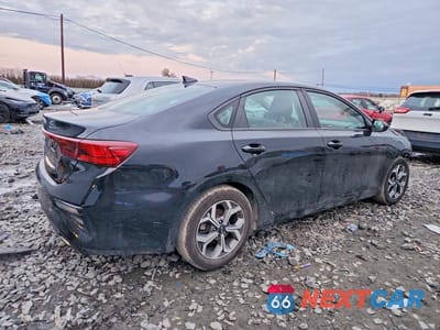 Trzecie zdjęcie samochodu z tyłu: 2019 KIA FORTE LXS VIN:3KPF24AD5KE102725 - miniatura
