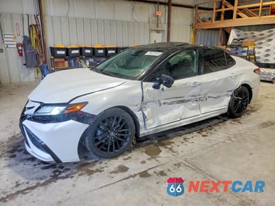 2022 TOYOTA CAMRY HYBRID XSE 4T1K31AK6NU044442 - główne zdjęcie licytacji z USA - miniatura