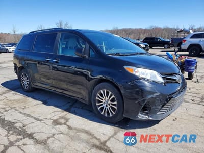Czwarte zdjęcie samochodu z boku: 2020 TOYOTA SIENNA XLE 8-PASSENGER VIN:5TDYZ3DC6LS037005 - miniatura