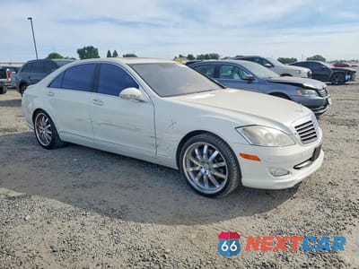 Czwarte zdjęcie samochodu z boku: 2007 MERCEDES-BENZ S 550 VIN:WDDNG71X67A107151 - miniatura