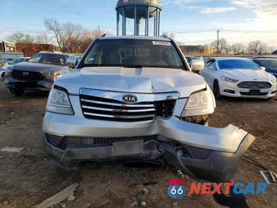 Piąte zdjęcie samochodu w środku: 2009 KIA BORREGO LX VIN:KNDJJ741995011589 - miniatura