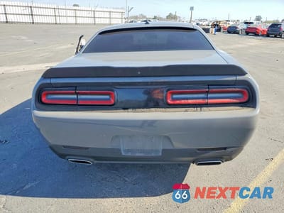 Zdjęcie 6 z 13 samochodu: 2018 DODGE CHALLENGER SXT VIN:2C3CDZAGXJH288371 - miniatura