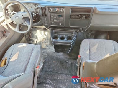 Zdjęcie 8 z 13 samochodu: 2004 CHEVROLET EXPRESS G3500 VIN:1GAHG39U841185381 - miniatura