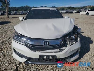 Piąte zdjęcie samochodu w środku: 2017 HONDA ACCORD SPORT VIN:1HGCR2F54HA156535 - miniatura