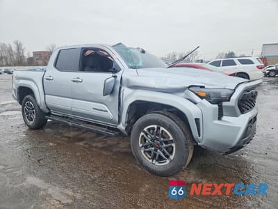Czwarte zdjęcie samochodu z boku: 2026 TOYOTA TACOMA TRD SPORT VIN:3TMLB5JN6TM217164 - miniatura