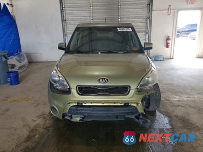 Piąte zdjęcie samochodu w środku: 2013 KIA SOUL BASE VIN:KNDJT2A58D7550061 - miniatura