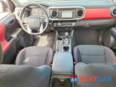Zdjęcie 8 z 12 samochodu: 2016 TOYOTA TACOMA SR5 VIN:5TFSX5EN4GX044607 - miniatura